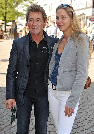 Peter Maffay scheint das große Glück erst in seiner vierten Ehe gefunden zu haben. Mit der 26 Jahre jüngeren Tania Spengler ist der Sänger seit 2003 verheiratet.