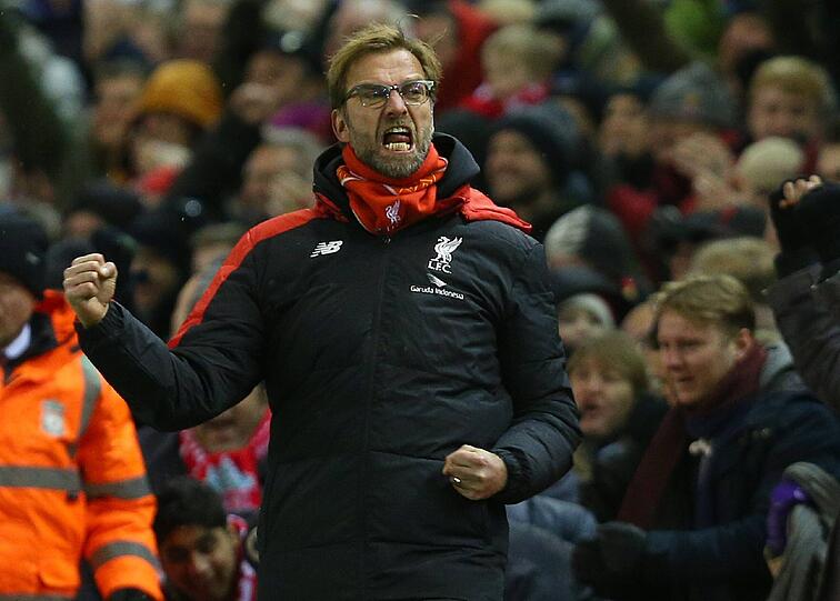 Liverpool fiel durch das Remis auf den neunten Rang zurück und muss am Sonntag gegen das ebenfalls kriselnde Manchester United (15.05 Uhr/Sky) unbedingt gewinnen, wenn man das Saisonziel Europacup nicht aus den Augen verlieren will.