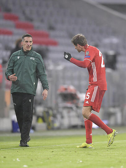Thomas Müller bemerkte seine blutende Wunde nicht.