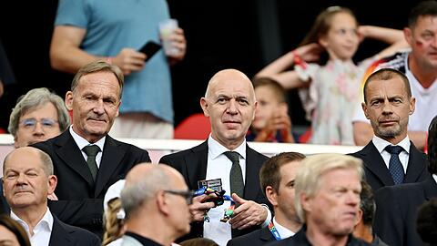 Werden über das Finalturnier reden: Hans-Joachim Watzke, Bernd Neuendorf und Aleksander Ceferin (l-r)