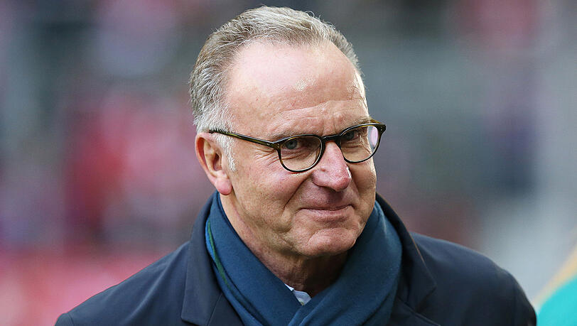 1974 unterschrieb Karl-Heinz Rummenigge seinen ersten Vertrag beim FC Bayern. 1974 unterschrieb Karl-Heinz Rummenigge seinen ersten Vertrag beim FC Bayern.