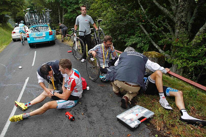 Tour der Leiden: Eine Sturzserie überschattet die Frankreich-Rundfahrt 2011. Die Bilder.
