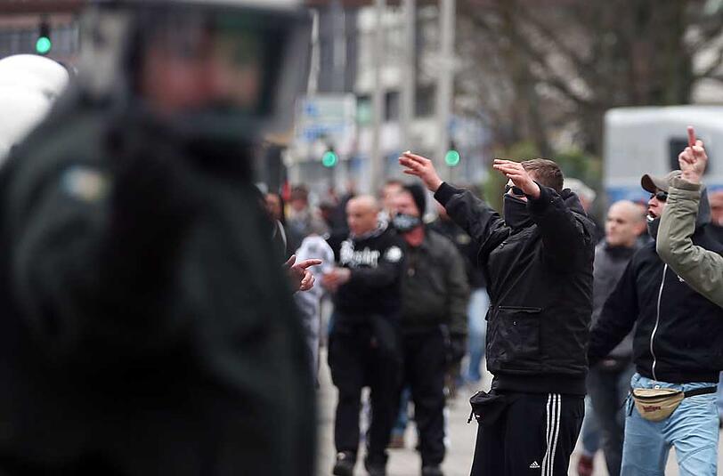Demos von Extremisten in Wuppertal - die Bilder.