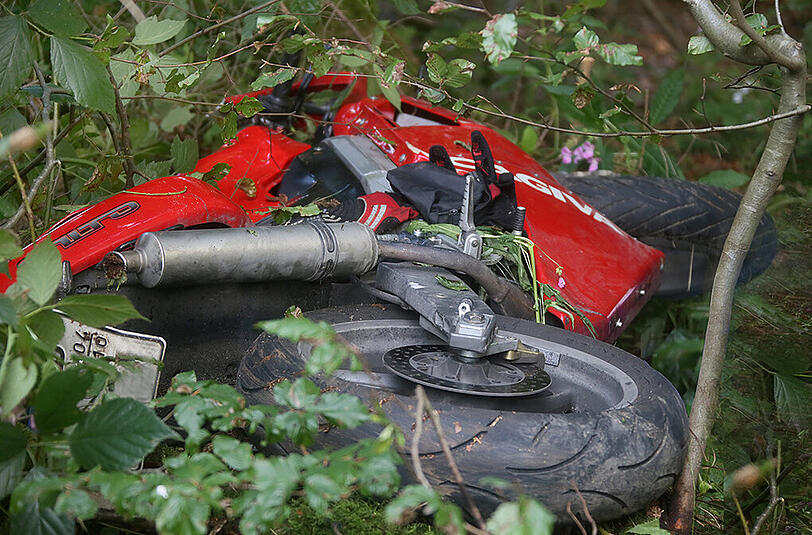 Eine Gruppe junger Männer und Frauen - rund 15 Biker - aus den Landkreisen Erding und Ebersberg waren am Samstag zu einem gemeinsamen Motorradausflug aufgebrochen.