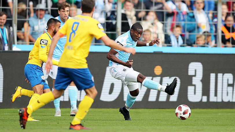 Von Darmstadt 98 an den TSV 1860 ausgeliehen: Romuald Lacazette. Von Darmstadt 98 an den TSV 1860 ausgeliehen: Romuald Lacazette.