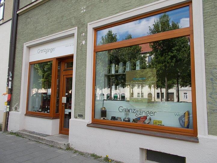 Grenzgänger heißt der Weinladen mit integriertem Café in der Wörthstraße.
