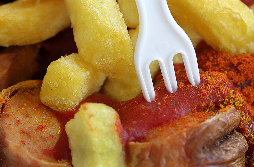 Auf Platz neun für typisch deutsch: die Currywurst.