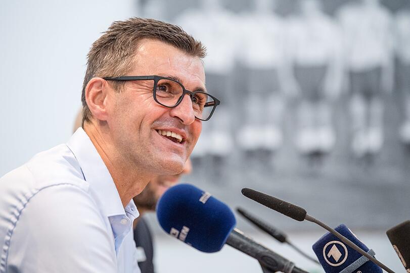Gut gelaunt: Michael Köllner bei seiner Vorstellung als neuer Trainer des TSV 1860 München.