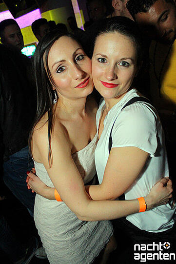 Die besten Partybilder vom Samstag. Hier aus dem Crown's Club.