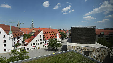 Das Jüdische Zentrum im Herzen der Altstadt: Die neue Synagoge und das in Teilen noch spätgotische Münchner Stadtmuseum sind unmittelbare Nachbarn.
