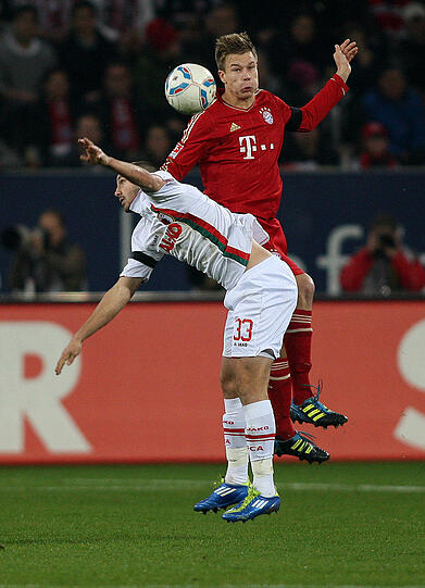 HOLGER BADSTUBER - NOTE 3:
Souverän und aufmerksam, meist Sieger in Kopfballduellen. Stand in der fahrigen Phase ab dem 1:2 noch besser seinen Mann als manch anderer.