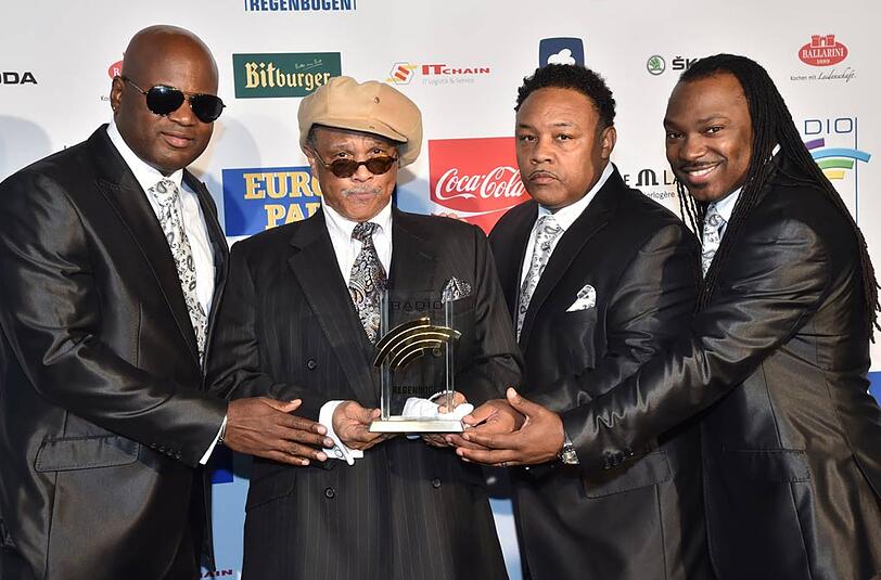 Die Mitglieder der Band Earth, Wind and Fire Experience feat. The Al McKay Allstars kommen am 11.04.2014 in den Europa-Park in Rust (Baden-Württemberg) zur Verleihung der Radio Regenbogen