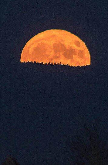 Der Supermond über Straubing.