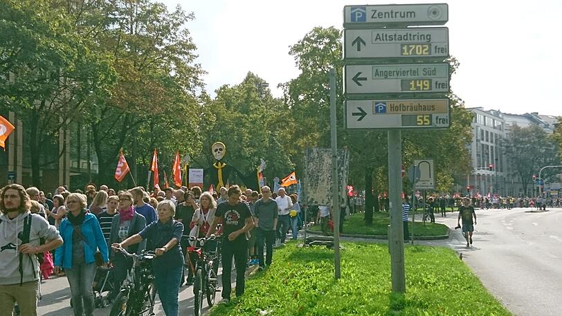 Motto: ausspekuliert! Am Samstag kamen um die 10.000 Menschen zur großen Demo gegen Spekulanten, Mietwahnsinn und für mehr Mieterschutz nach München.