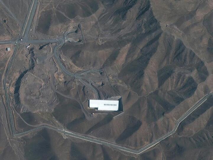 Satellitenbild der iranischen Atomanlage Fordo, nördlich der heiligen Stadt Qom.