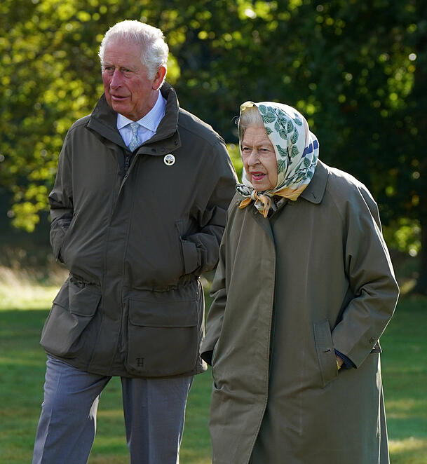 Thronfolger Prinz Charles mit seiner Mutter, Queen Elizabeth II. Thronfolger Prinz Charles mit seiner Mutter, Queen Elizabeth II.