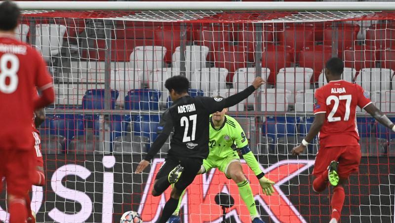 An Münchens Torwart Manuel Neuer ist kaum ein Vorbeikommen. Das muss auch Salzburgs Karim Adeyemi anerkennen.