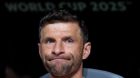 Thomas Müller musste auch gegen Paris lange von der Ersatzbank aus zuschauen.