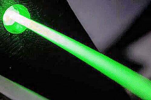 Hochauflösende Laser-Pointer werden immer öfter zu gefährlichem Blödsinn eingesetzt.