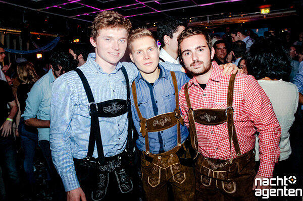 Wer seinen Wiesn-Schatz nicht auf der Theresienwiese gefunden hat, hatte im Gecko Club beim "WiesnSpatzl" nochmal die Chance. Mehr Bilder unter: http://www.nachtagenten.de/gallery/wiesn-spatzl.939503.html