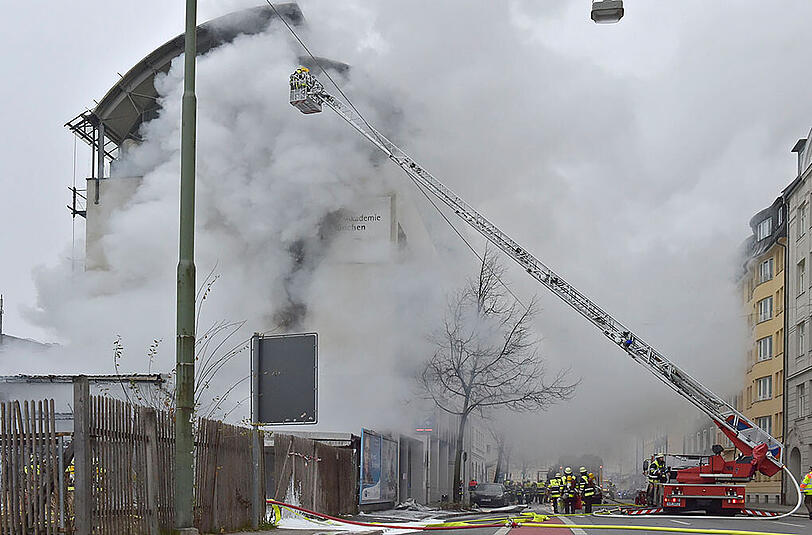 Bilder vom Feuerwehreinsatz in der Orleansstraße.