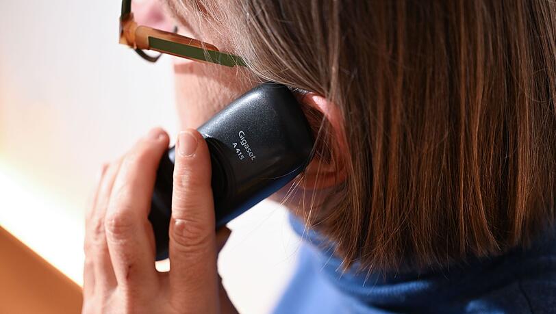 Manchmal klingelt das Telefon und jemand von einer Werbehotline ist dran - das geht vielen Bundesb&uuml;rgern auf die Nerven. (Symbolbild)