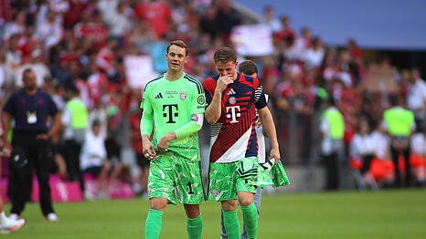 Der Platzhirsch und sein Thronfolger im Bayern-Tor: Manuel Neuer (l.) und Jonas Urbig