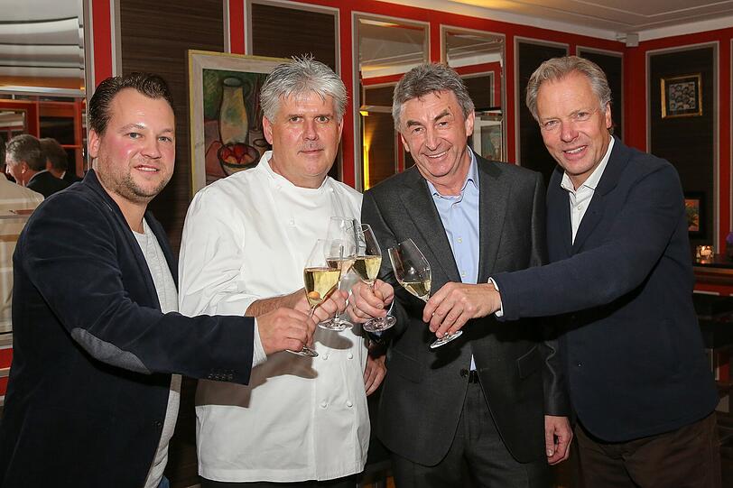 Jan Hartwig, links, behält seine zwei Sterne (Bayerischer Hof). Daneben: Münchens weitere Zwei-Sterne-Köche Diethard Urbansky (Dallmayr), Hans Haas (Tantris) und Bobby Bräuer (EssZimmer).