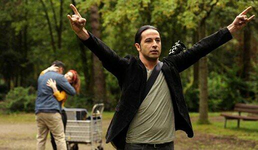 Statt als Putzkraft zu arbeiten, möchte Sammy (Bülent Ceylan) Rockstar werden.