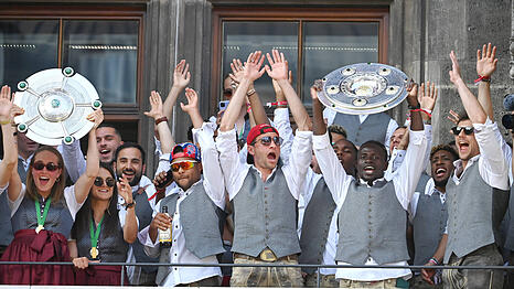 Am Sonntag werden die Herren und Frauen des FC Bayern München ihre Meistertitel bzw. das Double mit den Fans auf dem Marienplatz feiern.