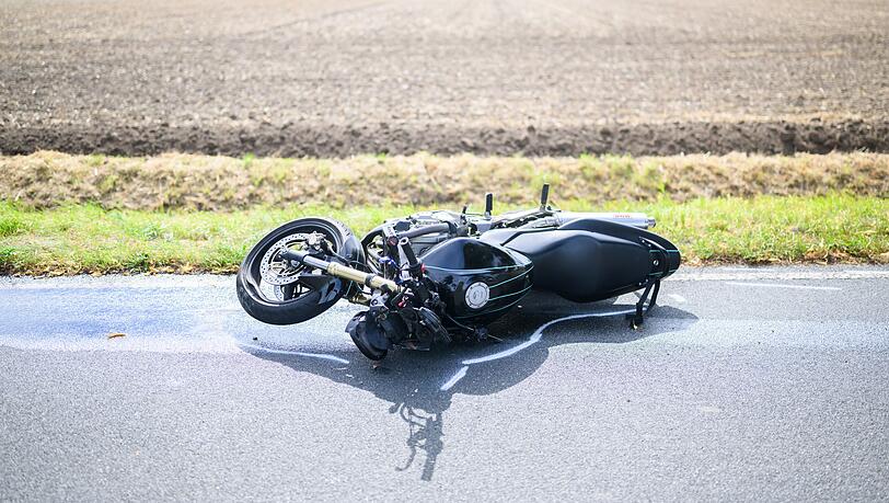Der Motorradfahrer habe vor dem Aufprall noch versucht, auszuweichen. (Symbolbild)