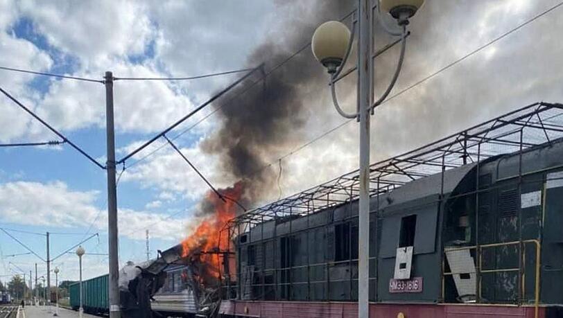 Viele Passagiere wurden bei dem Angriff auf einen Bahnhof in Schostka verletzt.