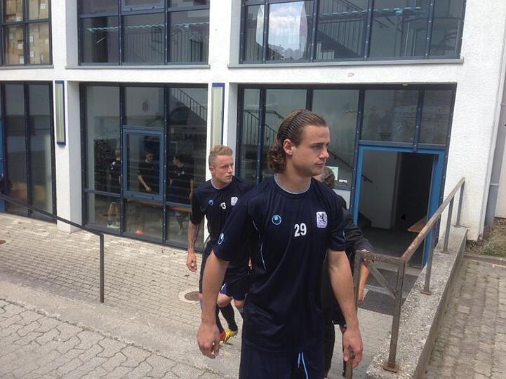 Am Samstag hieß es bei den Löwen wieder schwitzen: Als erstes Profi-Team starteten die Sechz?ger in die Saisonvorbereitung. Wir zeigen die Bilder vom Trainingsauftakt.