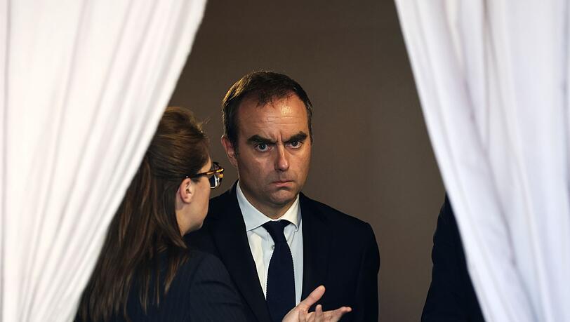 Frankreichs zurückgetretener Premier hat eine schwierige Mission.