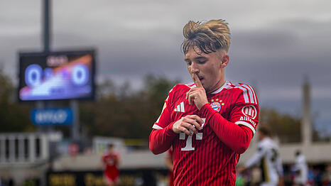 Brachte die Fans der SV Elversberg mit diesem Jubel gegen sich auf: Lennart Karl vom FC Bayern.
