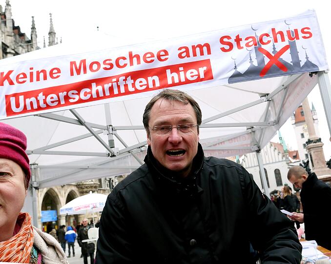 Michael Stürzenberger hetzt gegen Muslime.
