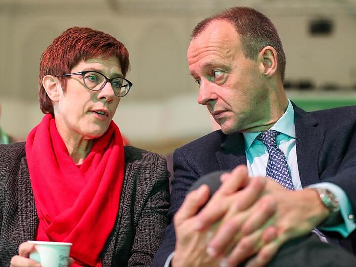 Ex-Unionsfraktionschef Friedrich Merz hatte in einer Kampfabstimmung beim CDU-Bundesparteitag knapp gegen Annegret Kramp-Karrenbauer verloren.
