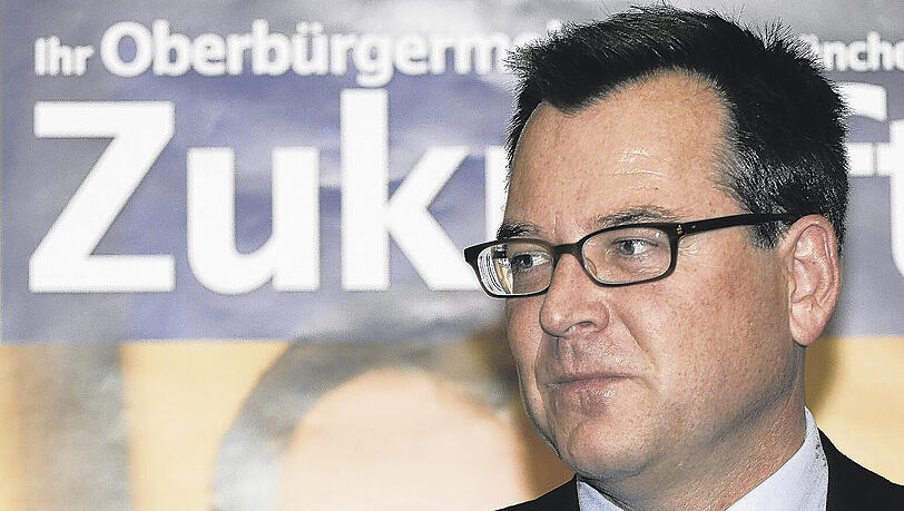 Ein Blick in die Zukunft: OB-Kandidat Josef Schmid muss jetzt seine Position in der angeschlagenen Münchner CSU festigen. Ein Blick in die Zukunft: OB-Kandidat Josef Schmid muss jetzt seine Position in der angeschlagenen Münchner CSU festigen.
