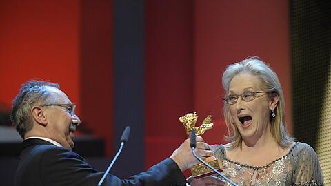 2012 überreichte Festival-Direktor Dieter Kosslick den Goldenen Ehrenbären an Schauspielerin Meryl Streep