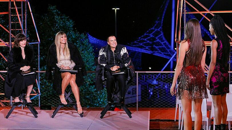 Sie dürfen als Gastjuroren mitentscheiden: Model und Schauspielerin Milla Jovovich (l.) und Designer Julien Macdonald mit Heidi Klum