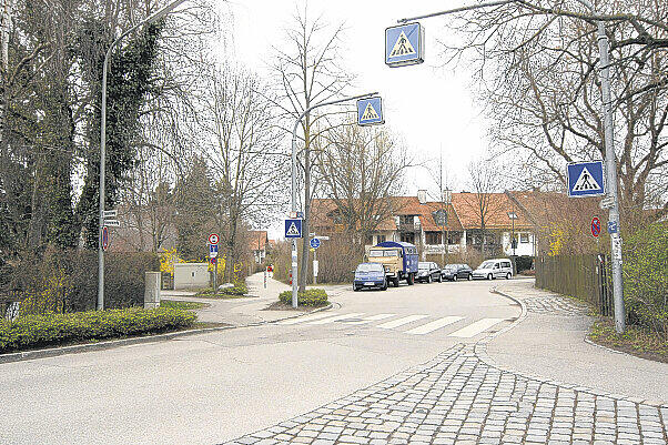 Hier endete der blutige Freitag-Abend-Streit: Die Kreuzung Römerhofweg/Riemerfeldstraße mitten in Garching.Foto: Gregor Feindt