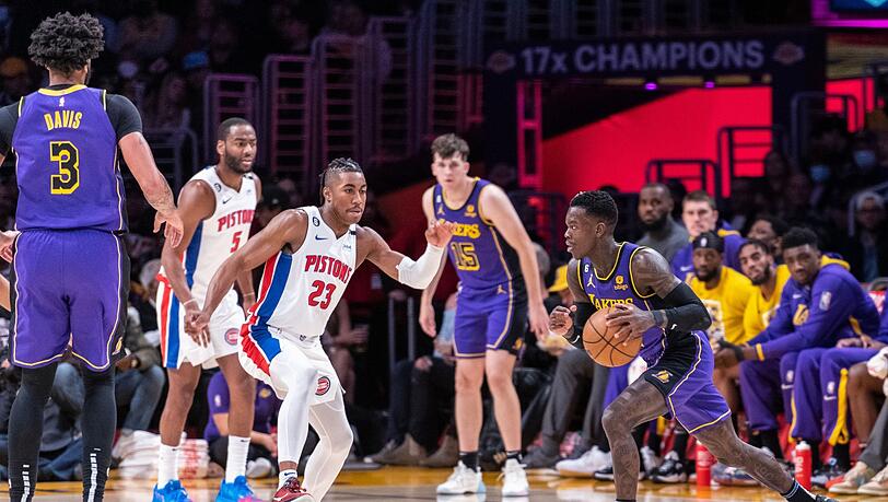 Dennis Schröder (r) kann wieder für die Los Angeles Lakers spielen.