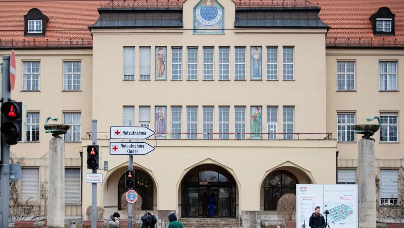 Kamerateams stehen vor dem Haupteingang des Klinikums Schwabing. Foto: Sven Hoppe/dpa/Archivbild Kamerateams stehen vor dem Haupteingang des Klinikums Schwabing. Foto: Sven Hoppe/dpa/Archivbild
