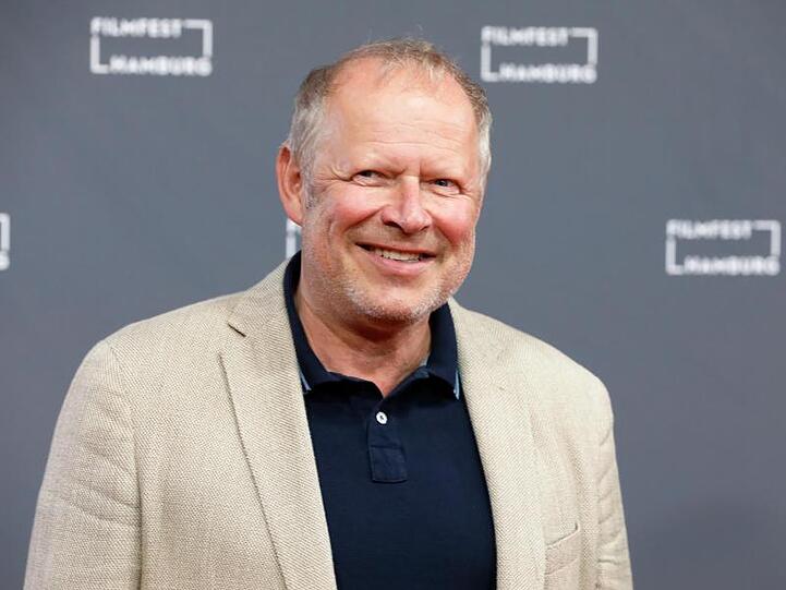 Axel Milberg wird mit dem Sonderpreis des Deutschen Hörbuchpreises geehrt.