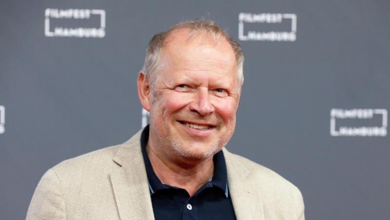 Axel Milberg wird mit dem Sonderpreis des Deutschen Hörbuchpreises geehrt. Axel Milberg wird mit dem Sonderpreis des Deutschen Hörbuchpreises geehrt.