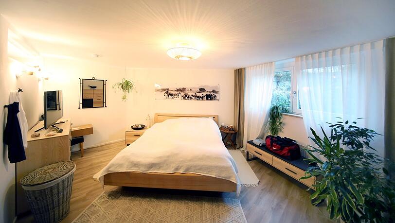 Ihr Schlafzimmer und Bad, 25 Quadratmeter groß, macht Monika Grüner frei für eine ukrainische Familie. Ihr Schlafzimmer und Bad, 25 Quadratmeter groß, macht Monika Grüner frei für eine ukrainische Familie.