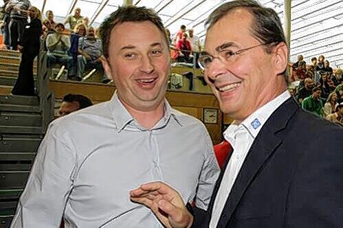 Alte Bekannte:. Haching-Trainer Mihai Paduretu (l.) und sein ehemaliger Coach Stelian Moculescu (Friedrichshafen).