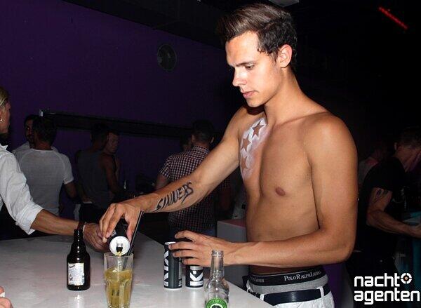 Pornös geht es in der Meinburk zu: "SINNERS - White goes Wild" das verrückte Motto am Samstag. Mehr Bilder unter:  www.nachtagenten.de