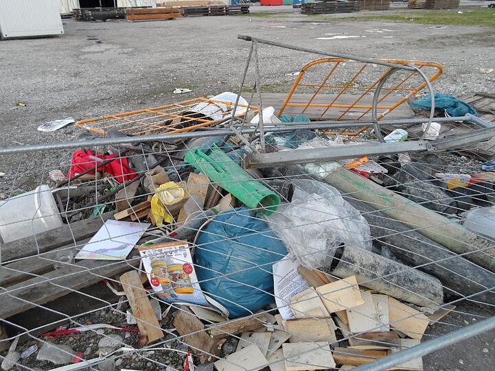 Die triste Kieswüste Theresienwiese birgt viele Überraschungen - in Form vom Relikten der letzten Wiesn.