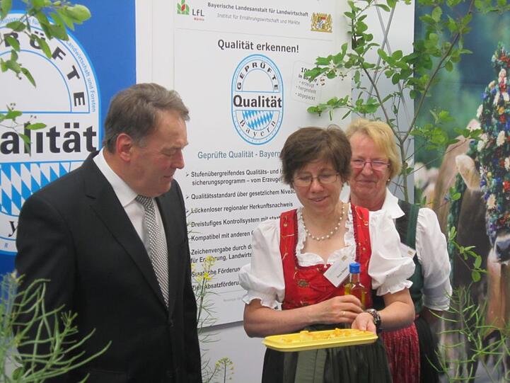Beim Hoffest der Landwirtschaftsministeriums am vergangenen Wochenende war einiges geboten. AZ-Leser Jürgen Heusser hat Fotos gemacht. Klicken Sie sich durch die Bilderstrecke...